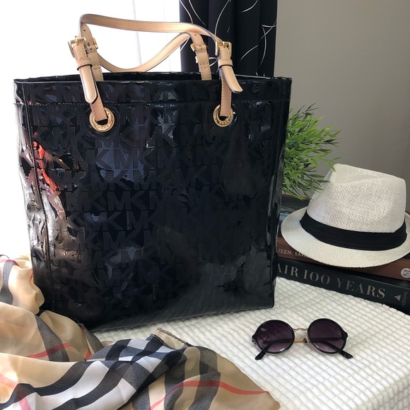 Michael Kors Handbags - Michael Kors Black Patent Leather Tote